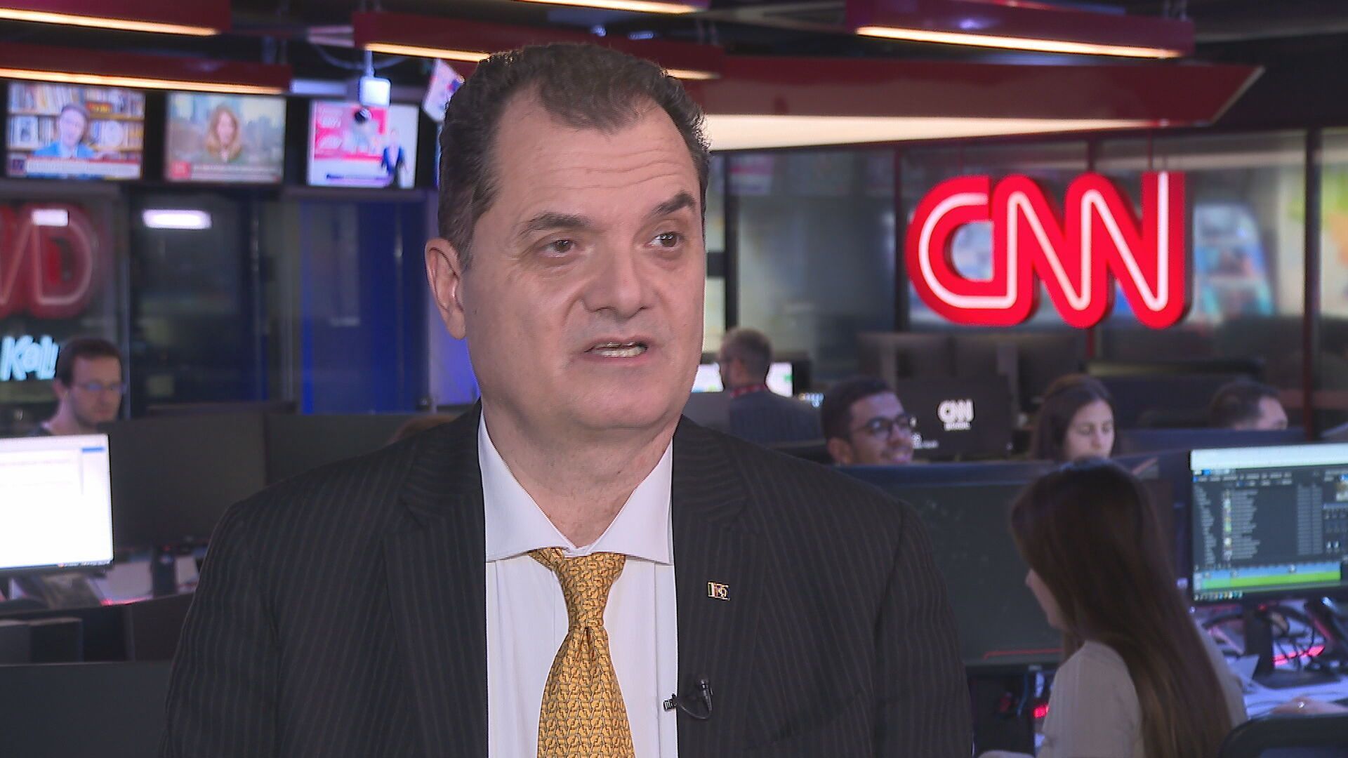 "É claro que a cidadania não é somente um passaporte", disse PortaCNN