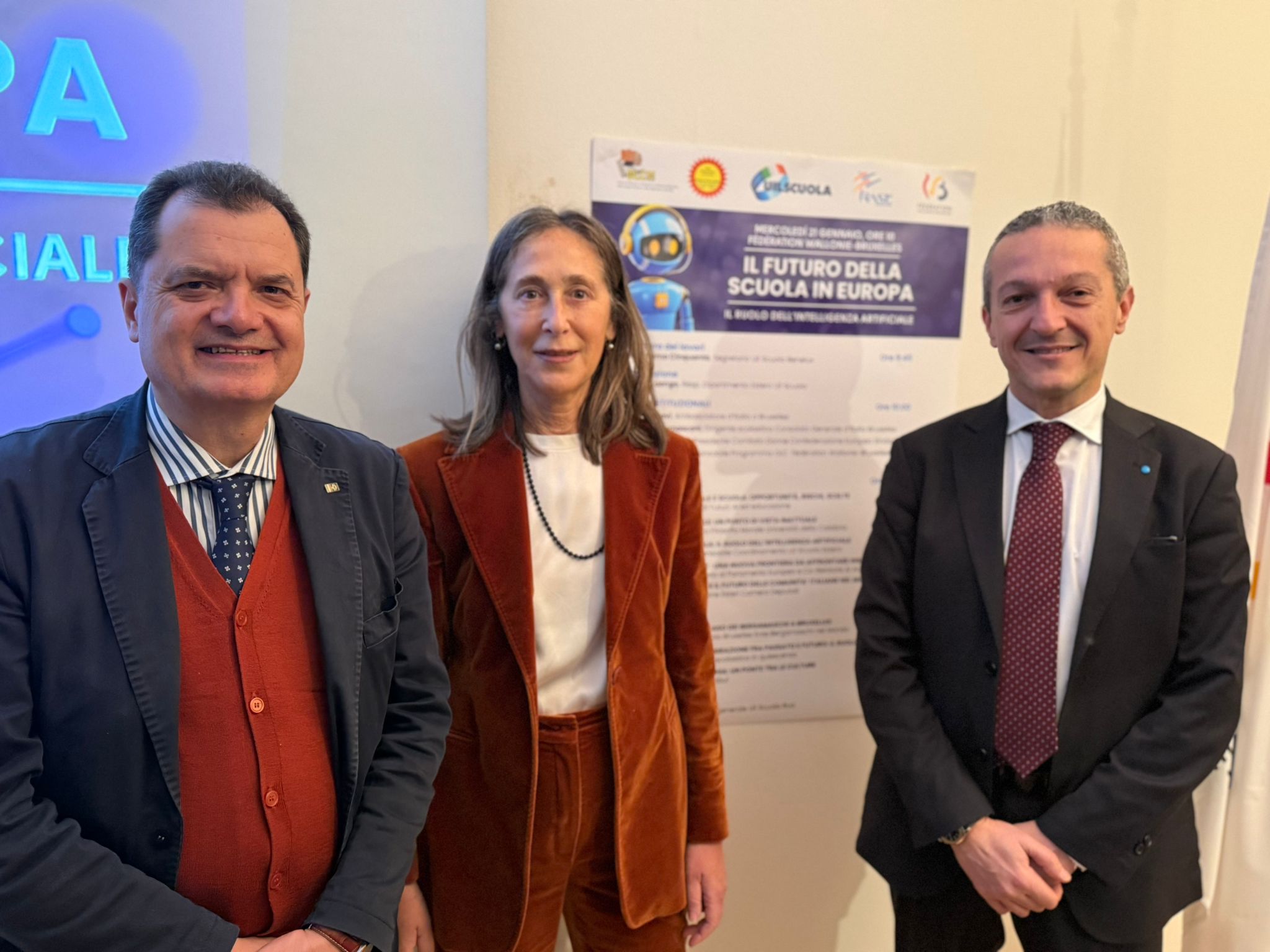 Nella foto: L'On. Porta con l'Ambasciatore d'Italia in Belgio, Federica Favi, e il Segretario nazionale della Uil Scuola, Giuseppe D'Aprile Nella foto: L'On. Porta con l'Ambasciatore d'Italia in Belgio, Federica Favi, e il Segretario nazionale della Uil Scuola, Giuseppe D'Aprile